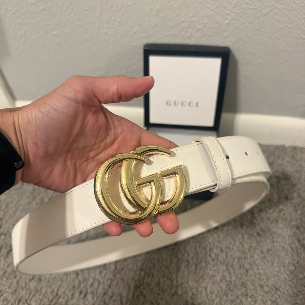 Gucci White Belt with Gold Buckle - Picture 2 of 4